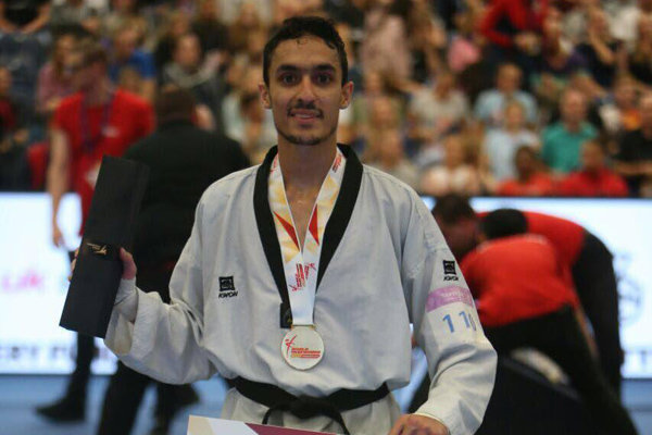 آرمین هادی‌پور با شکست قهرمان جهان به مدال برنز رسید