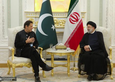 رئیسی خطاب به عمران خان: نباید اجازه دهیم فتنه گری و شیطنت بیگانگان روابط خوب را تحت تاثیر قرار دهد