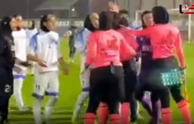 کتک کاری زنانه فوتبالیست ها در لیگ بانوان + فیلم