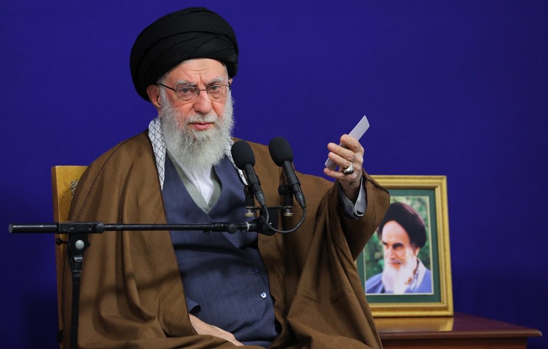 رهبر انقلاب: آیتالله میلانی با افرادی که در عالم مبارزه فعّال بودند، ارتباط برقرار میکرد؛ مثلاً با مرحوم مهندس بازرگان و دکتر سحابی مرتبط بود