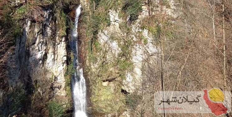 «دود وَزَن» آبشاری منحصربه‌فرد در شمال ایران+عکس