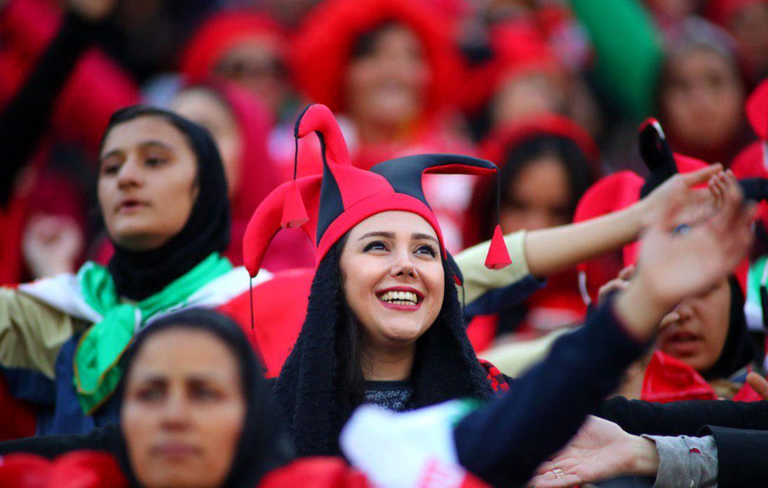 زنان پرسپولیسی در راه آزادی/ ظرفیت بلیت تماشاگران زن شروع‌نشده تمام شد!