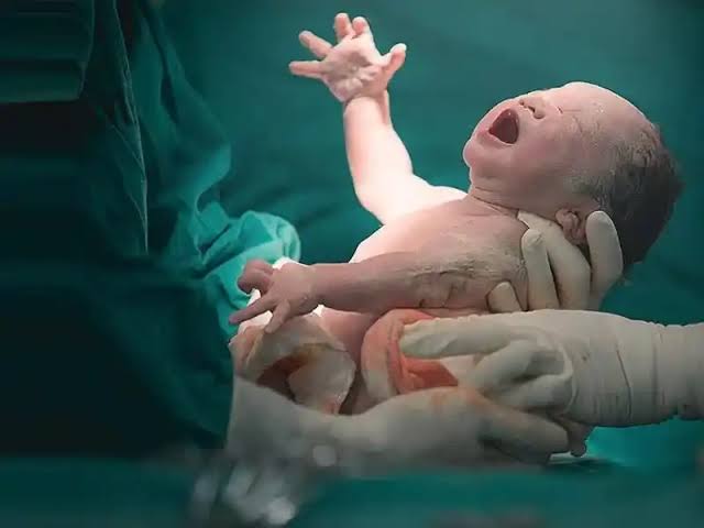 "سکه طلا" شرط انجام زایمان/روایت تلخ زنان باردار از پرداخت زیرمیزی