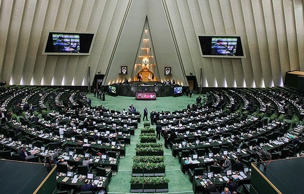 دولت در خصوص بنزین باید سیاستهای غیرقیمتی را بجای گران‌سازی اجرایی کند/ سهمیه یارانه ای به جای خودرو به کدملی اختصاص یابد