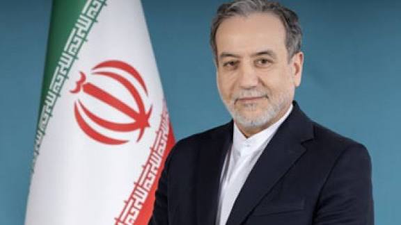 عراقچی: تهدید عملیات اقتصادی علیه ایران، برای انحراف افکار عمومی آمریکا از بحران مالی است