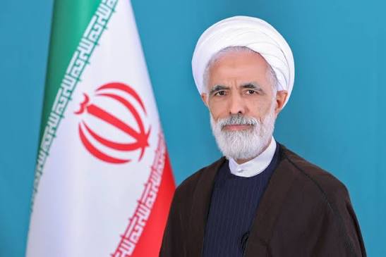 انصاری: جای تأسف است برخی هم‌لباس من به مذاکره‌کنندگان تهمت می‌زنند