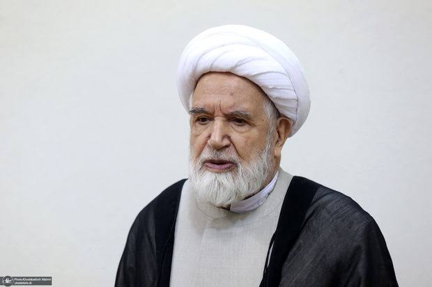 نخستین مصاحبه مهدی کروبی پس از حصر در حرم امام(ره): در راهی که از دهه ۴۰ انتخاب کردیم، تجدید نکرده‌ایم/ همه چیز ما و جامعه «امام» است