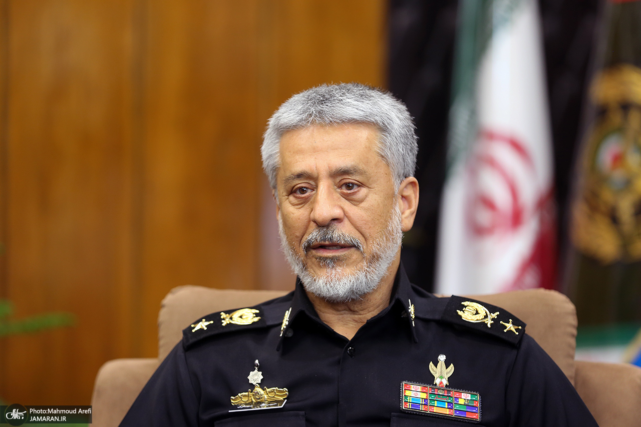 دریادار سیاری: تا زمانی که مردم پای کار هستند، هیچ‌کس توان غلبه بر ایران را ندارد