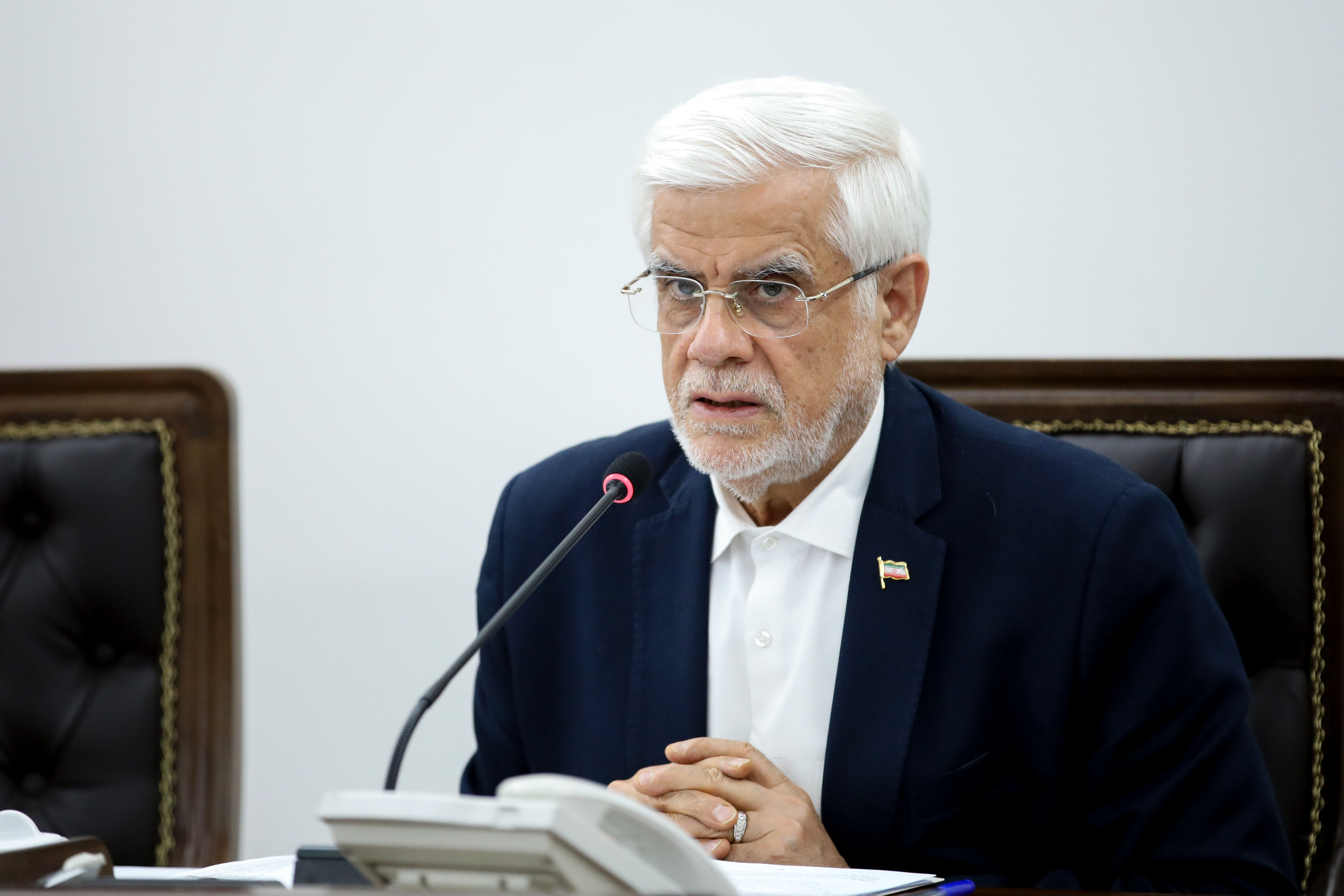 عارف: با تورم ۴۰ درصدی و رشد ۲۰ درصدی حقوق نمی‌شود زندگی کرد/از مردم عذرخواهی می‌کنیم/با تورم ۷۰ درصدی چه باید کرد؟