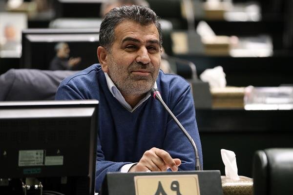 نماینده مجلس: احتمالاً ۵ الی ۱۰ میلیون تومان به حقوق کارمندان اضافه خواهد شد