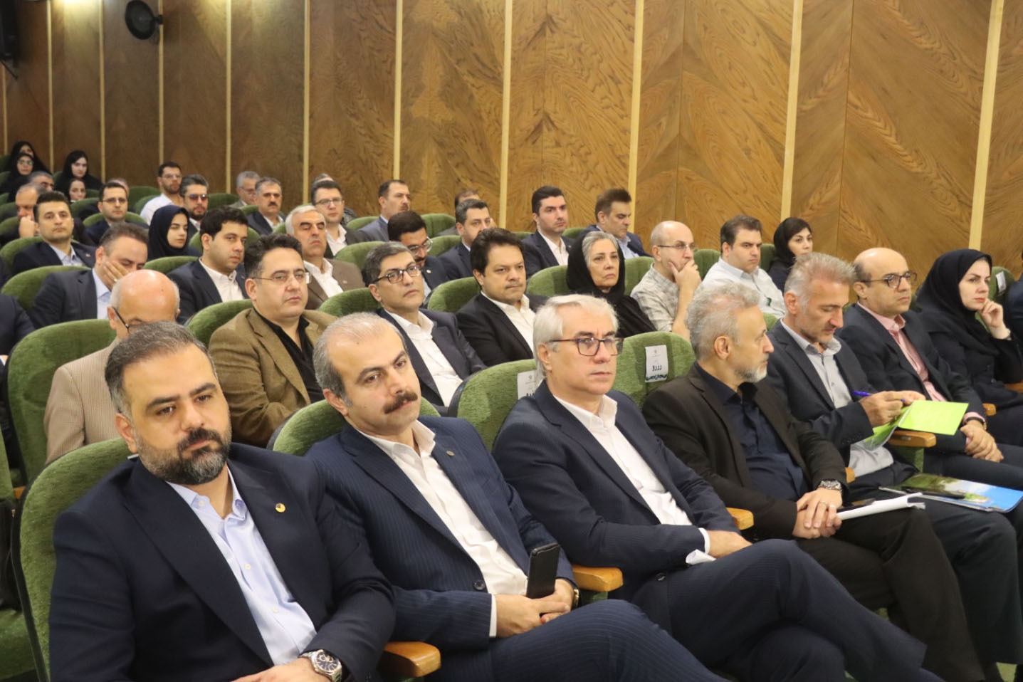 گیلان در جذب منابع بانکی پیشتاز؛ در پرداخت تسهیلات عقب‌تر از حد انتظار+(تصاویر)