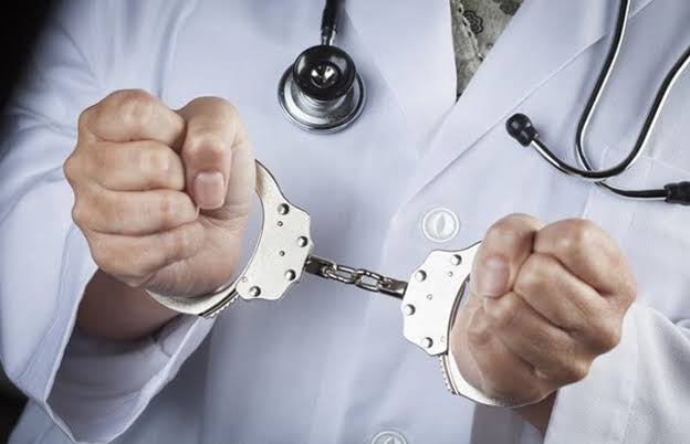 دستگیری پزشک و پلمب مطب غیرمجاز در رشت