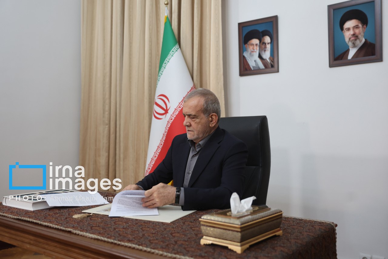 پزشکیان و ترامپ یادداشت تفاهم اسلام‌آباد را امضا کردند
