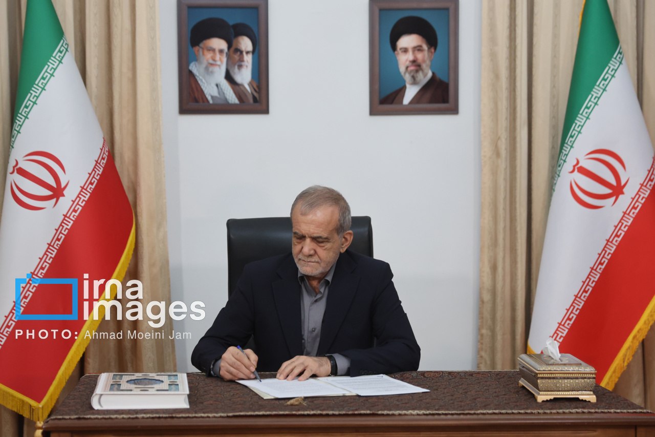 پزشکیان و ترامپ یادداشت تفاهم اسلام‌آباد را امضا کردند