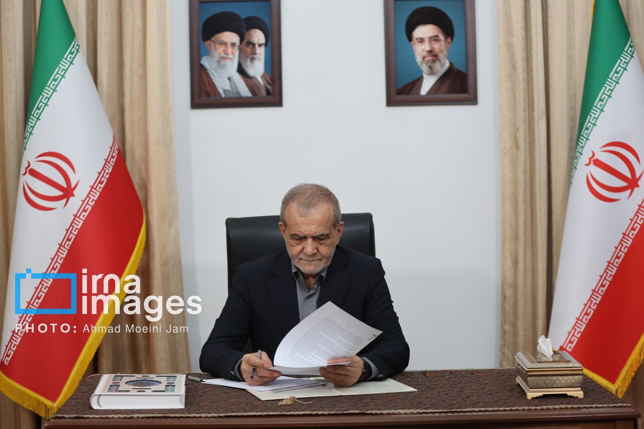 پزشکیان و ترامپ یادداشت تفاهم اسلام‌آباد را امضا کردند