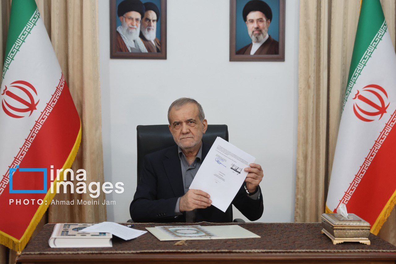 پزشکیان و ترامپ یادداشت تفاهم اسلام‌آباد را امضا کردند