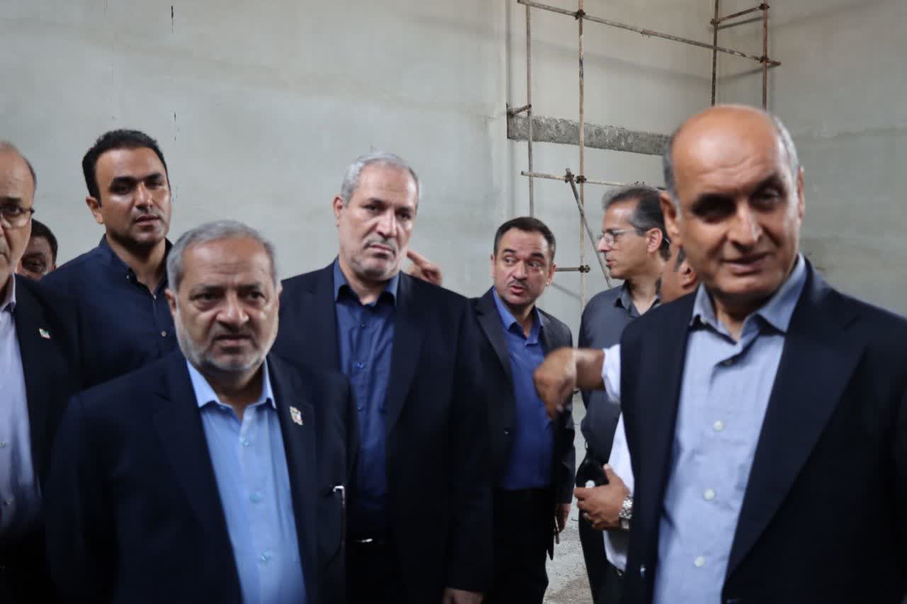 بازدید وزیر آموزش و پرورش و استاندار گیلان از پروژه مدرسه نسل جدید در رشت