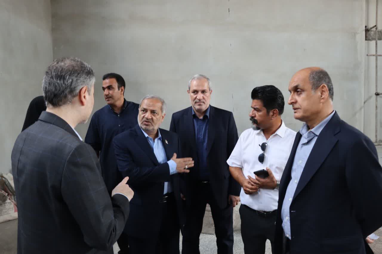 بازدید وزیر آموزش و پرورش و استاندار گیلان از پروژه مدرسه نسل جدید در رشت