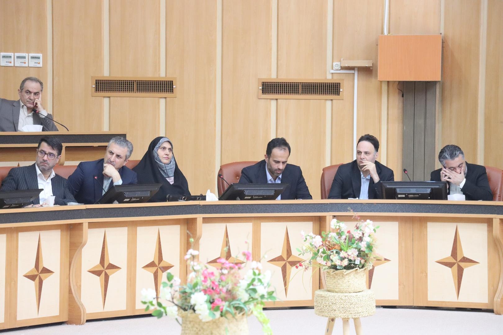 از تکمیل زیرساخت‌ها تا پیگیری تسهیلات؛ بازسازی بازار رشت زیر ذره‌بین استانداری