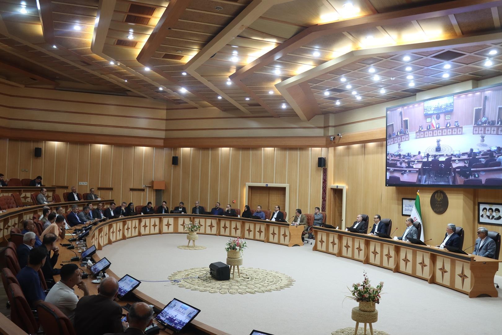 از تکمیل زیرساخت‌ها تا پیگیری تسهیلات؛ بازسازی بازار رشت زیر ذره‌بین استانداری