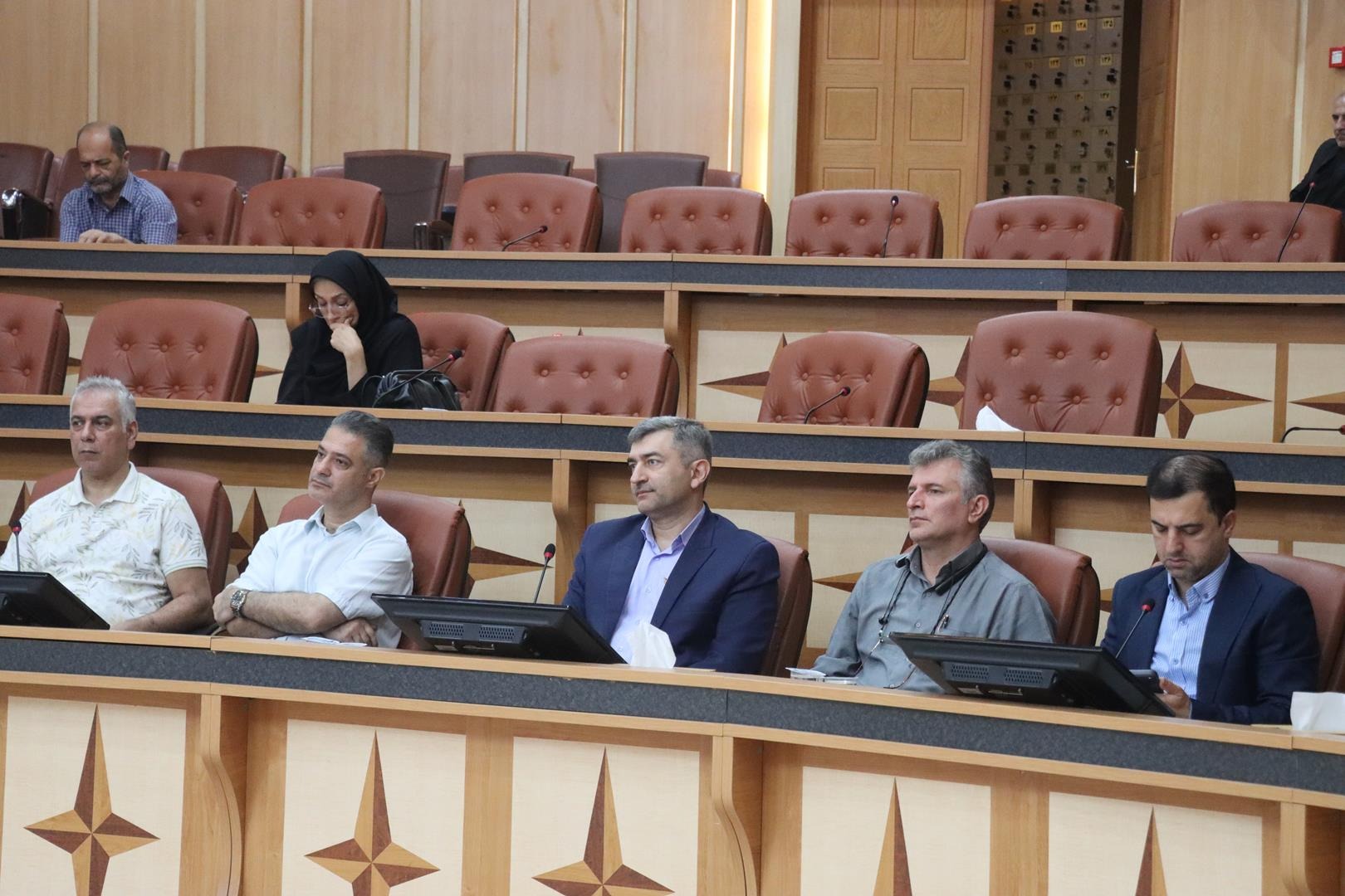 از تکمیل زیرساخت‌ها تا پیگیری تسهیلات؛ بازسازی بازار رشت زیر ذره‌بین استانداری