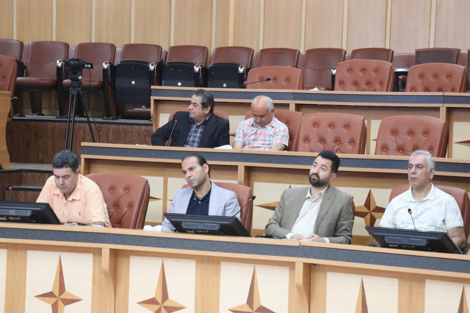 از تکمیل زیرساخت‌ها تا پیگیری تسهیلات؛ بازسازی بازار رشت زیر ذره‌بین استانداری