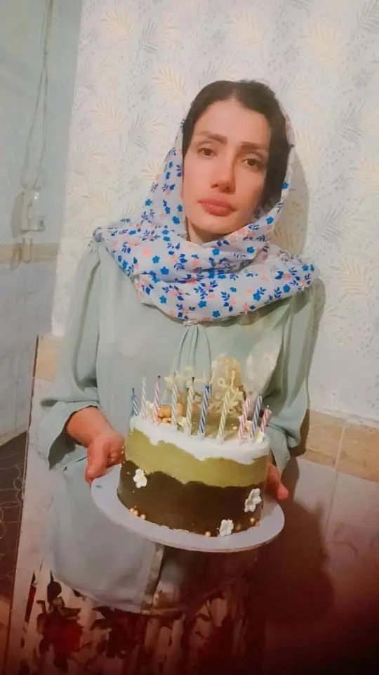 «رویا اکبرپور» کجاست؟ ناپدیدی ۴۵ روزه دختر ۳۰ ساله شیرازی و درخواست خانواده از مردم برای پیدا کردن او + عکس