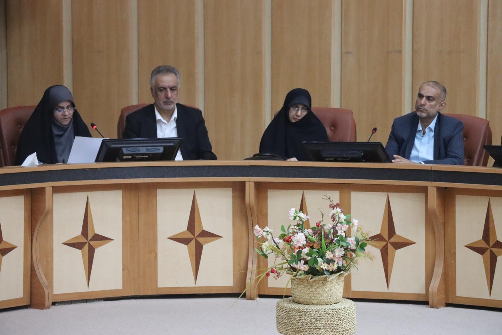 ۱۰۰ هزار نیروی دولتی، ظرفیتی بزرگ برای توسعه گیلان/ روش‌های گزینش متناسب با شرایط روزآمد شود +عکس