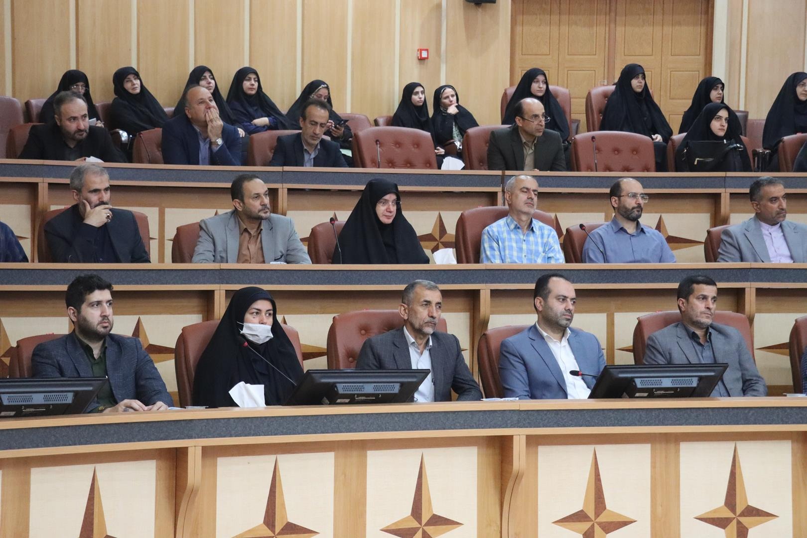 ۱۰۰ هزار نیروی دولتی، ظرفیتی بزرگ برای توسعه گیلان/ روش‌های گزینش متناسب با شرایط روزآمد شود +عکس