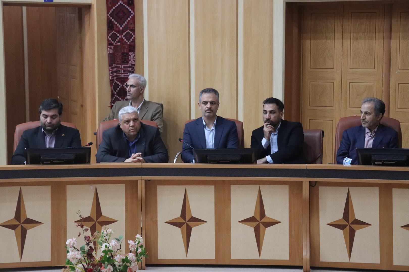 ۱۰۰ هزار نیروی دولتی، ظرفیتی بزرگ برای توسعه گیلان/ روش‌های گزینش متناسب با شرایط روزآمد شود +عکس