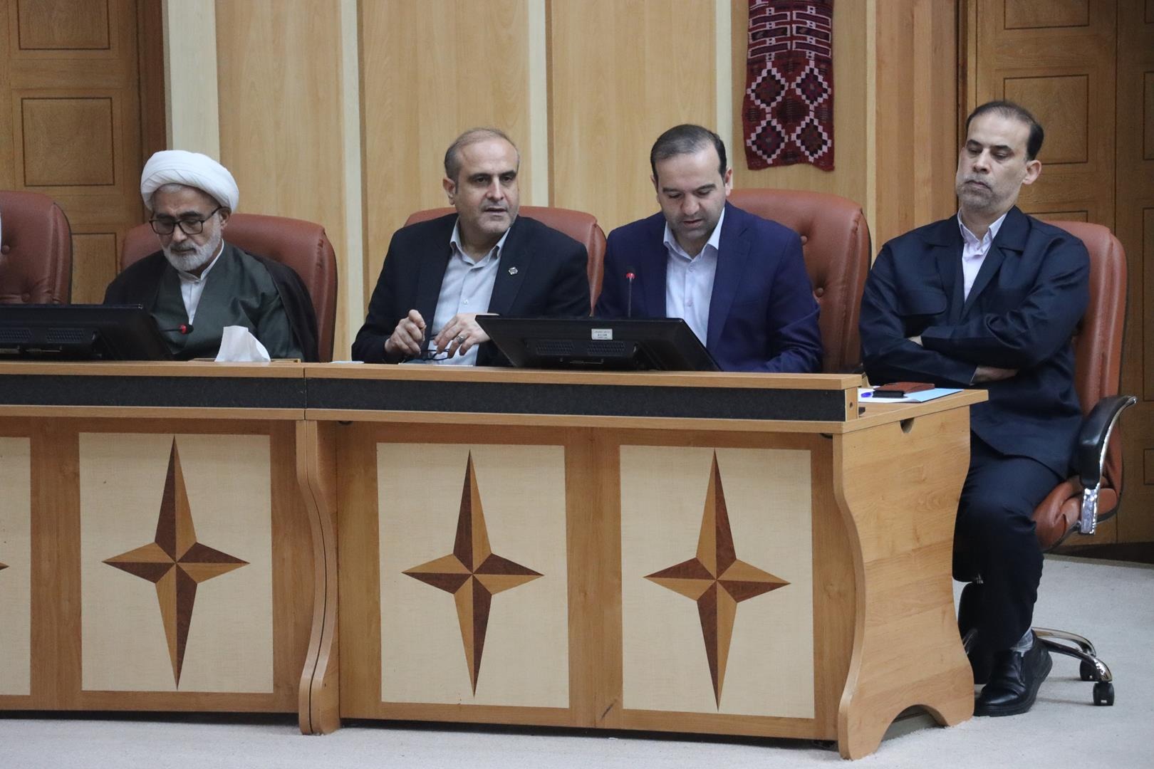 ۱۰۰ هزار نیروی دولتی، ظرفیتی بزرگ برای توسعه گیلان/ روش‌های گزینش متناسب با شرایط روزآمد شود +عکس