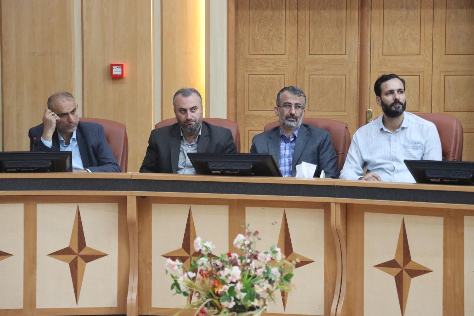 ۱۰۰ هزار نیروی دولتی، ظرفیتی بزرگ برای توسعه گیلان/ روش‌های گزینش متناسب با شرایط روزآمد شود +عکس