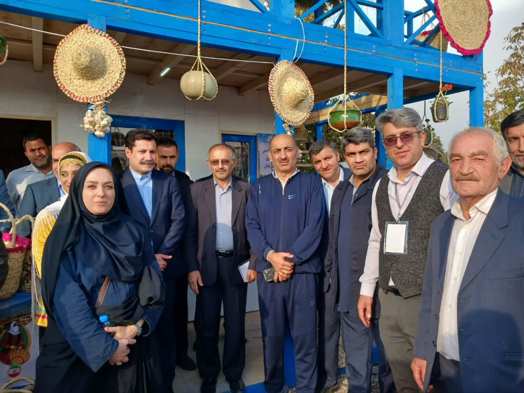 معاون رئیس‌جمهور مهمان غرفه توانمندی‌های روستایی گیلان شد+(تصاویر)
