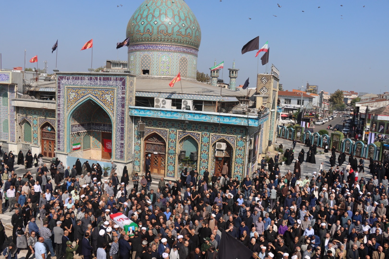تشییع پیکر نماینده سابق ولی فقیه در گیلان در لاهیجان+(تصاویر)