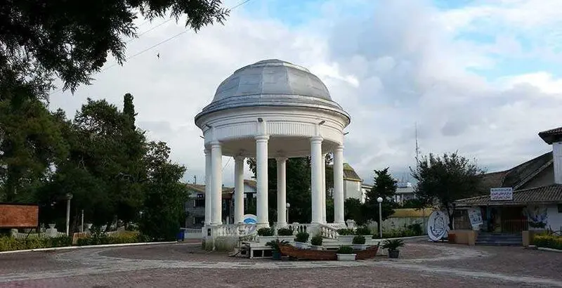 بندر انزلی کجا برویم؟ راهنمای دیدنی‌ های شهر ساحلی گیلان