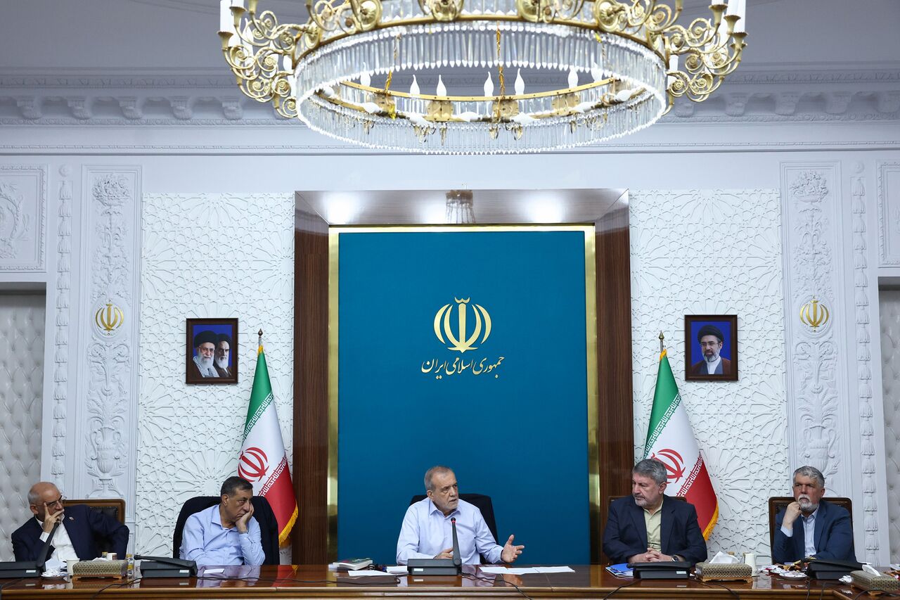 رئیس‌جمهور: امروز از واردات بنزین بی‌نیاز شده‌ایم+(تصاویر)