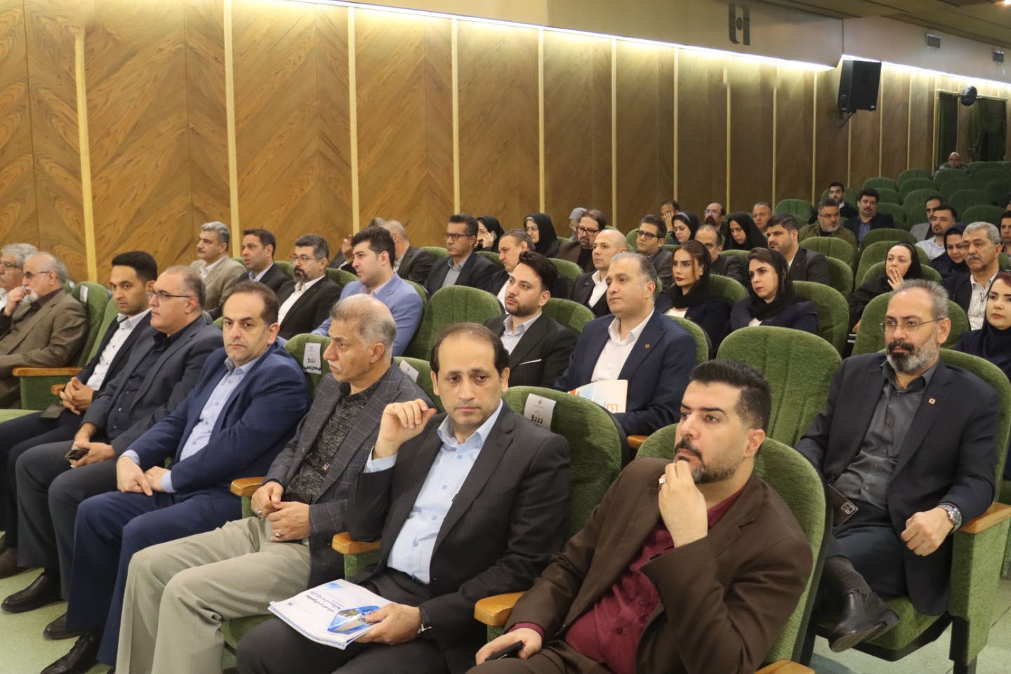 گیلان در جذب منابع بانکی پیشتاز؛ در پرداخت تسهیلات عقب‌تر از حد انتظار+(تصاویر)