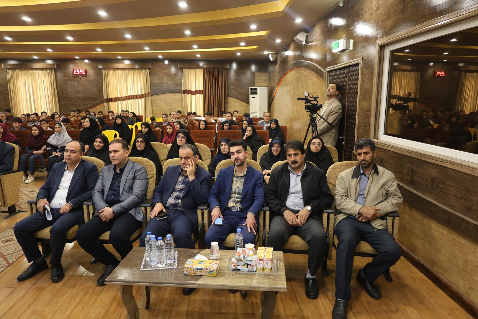 نوجوانان باید در حل مسائل شهر و جامعه نقش‌آفرین باشند+(تصاویر )