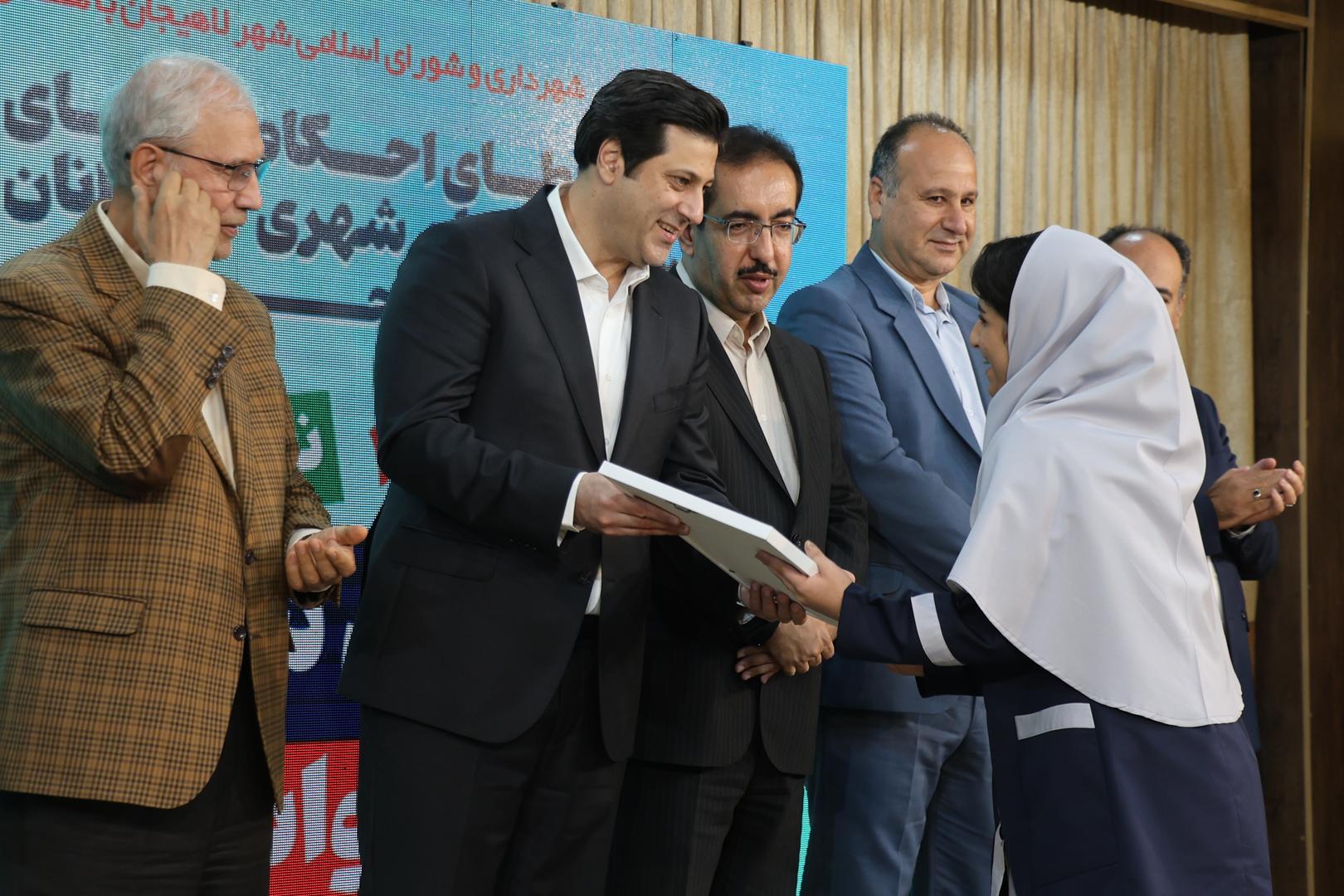نوجوانان باید در حل مسائل شهر و جامعه نقش‌آفرین باشند+(تصاویر )