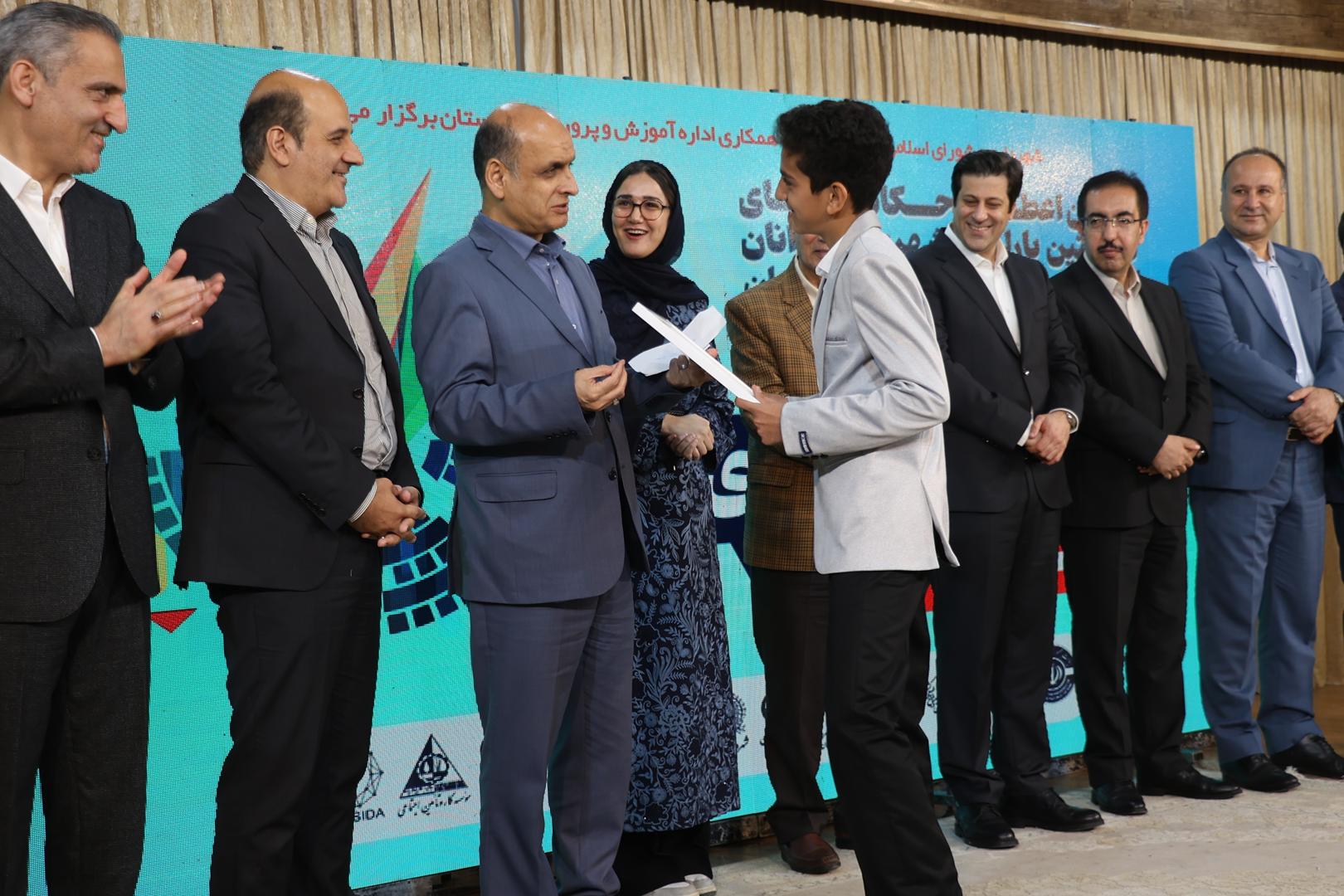 نوجوانان باید در حل مسائل شهر و جامعه نقش‌آفرین باشند+(تصاویر )